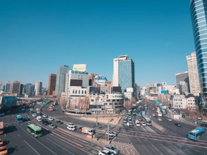 “为赚钱我愿意”，韩国超6成工薪族中秋加班，结果多半没补贴