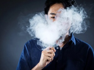 18岁的小伙，70岁的肺，连爬楼都困难，原因竟是吸食了电子烟