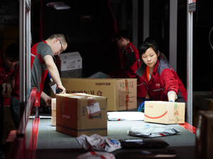 邮政业务总量70年增7700倍，包裹快递量超发达经济体总和，中国成为世界邮政业动力源