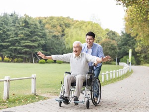 长护险试点调查：年交30元，失能老人每年可享14400元专业护理服务