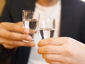 白酒企业掀跨界合作新风潮 这回能否让年轻消费者“上头”？