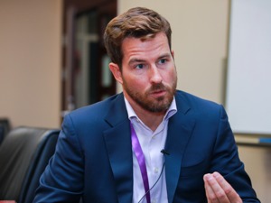 每经专访世界经济论坛金融和货币体系未来部门负责人Matthew Blake:银行与金融科技公司合作能有效控制小微贷款风险