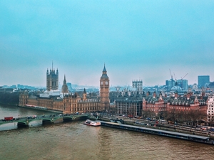 英首相提前回国应对“宪法政变”，英媒：约翰逊的选择已所剩不多