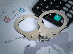 伪造70周年纪念币，涉案金额上千万！这个团伙被抓个正着