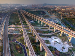 世界上一次性建成运营里程最长的重载铁路 今晨开通