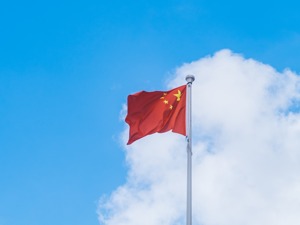 传递国旗 礼赞祖国|曹世如王迅来当“传旗手”啦
