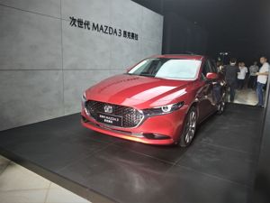 新马3贴身肉搏思域 “双马”再现共用渠道