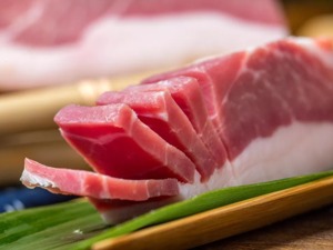 “骑着猪飞”！仅3个月，这家公司从亏损上亿变成大赚10多亿