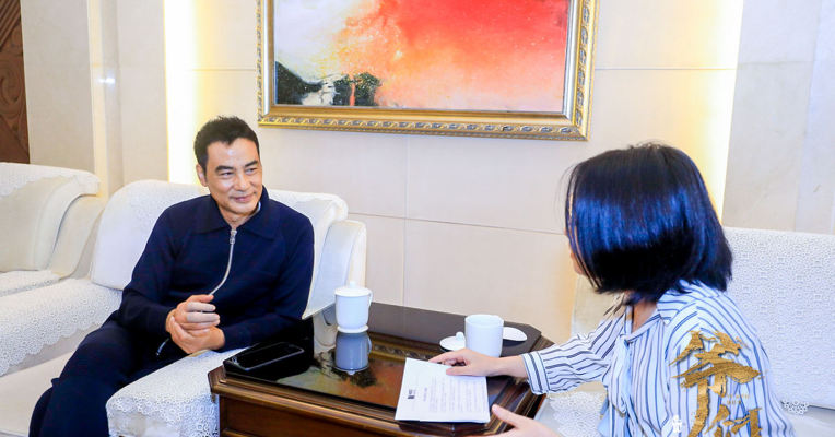 视频 | “爷们”任达华伤后现身上海：最想演的还是小人物