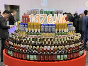 百威亚太港股上市首日涨4.44% 总市值超3700亿港元