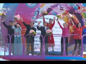 两日吸金超14亿，主旋律大片引爆国庆档，影院比过年还热闹