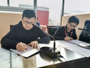国庆阅兵现场也有解说，闻声不见人的总台解说员：国庆直播“隐身人”