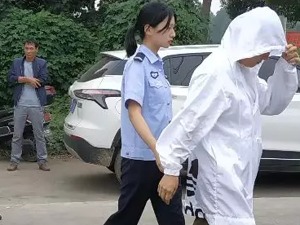 无锡高架桥侧翻涉事运输公司确认，女老板被带走，公司曾因车辆超限被顶格处罚