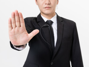 银保监会公开征求意见：银行保险机构将重点抓好对关键人员的亲属回避管理