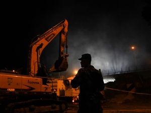 货车司机眼中的无锡上跨桥侧翻事件：为挣钱铤而走险 超载还需从源头治理