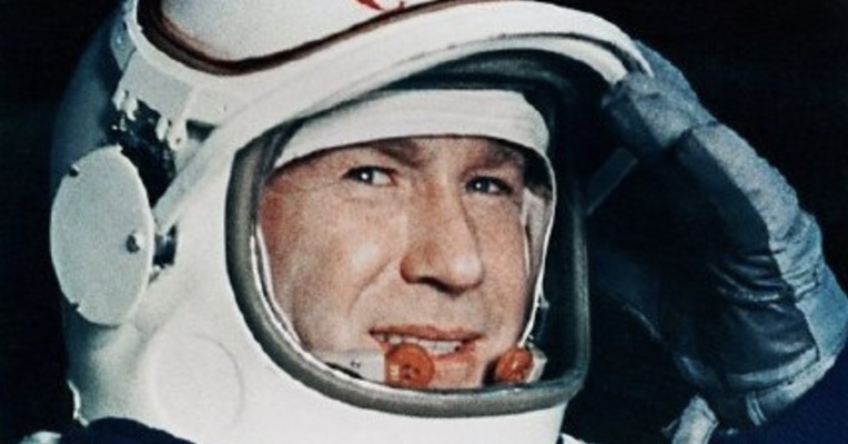 再见，第一个在宇宙里漫步的人 