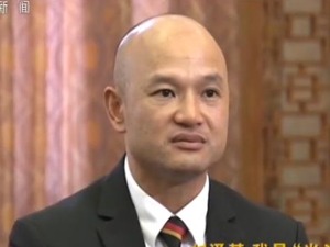 央视专访光头警长刘sir：不到万不得已 我不会把枪指向他们