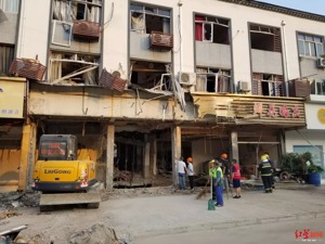 无锡小吃店燃气爆炸，死者家属：店里使用较大型煤气罐，放负一楼
