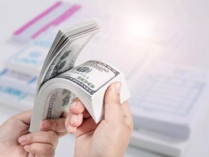 8年放贷13.4亿，利息1.49亿，用软暴力讨债，多名“涉黑”人员被判刑