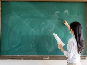 乡村女教师发文批形式主义，领导却夸她“很有情怀”