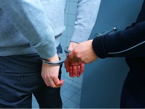 A股“监狱风云”本周第2集！打造“蓝月传奇”的董事长被捕，7.8万股民无眠