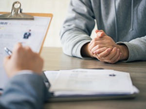 人民日报解读就业数据：下行压力加大会影响就业吗？