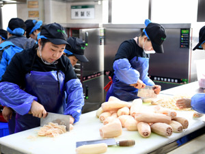 提前一个月达标！84%的中小学幼儿园食堂实现“明厨亮灶” 