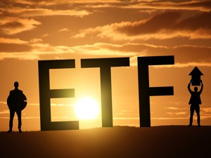 换购ETF减持备受关注，10月又有8家公司股东拟换购