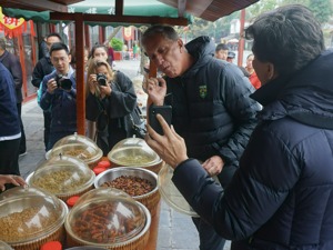 感受大美公园城市 巴西青年大V追访成都