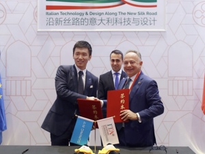 苏宁国际总裁张康阳现身进博会 与ITA主席签约落地跨境合作