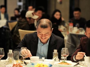 为签协议曾经服软？“地产商人”李亚鹏4000万欠款案再起风波