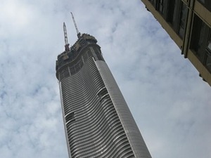 华中第一高楼因欠款停工？武汉绿地：会和中建三局协商处理