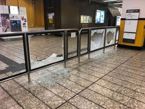 港铁：强烈谴责暴徒破坏列车及铁路设施安全行为