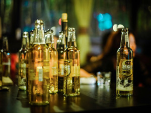 分行行长喜欢玩夜场，这家银行被拖入“黑暗”：1.8亿就这样贷出去了