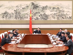 李克强主持召开经济形势专家和企业家座谈会