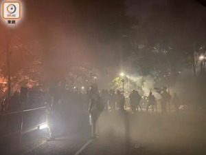 昨夜，暴徒把港中大变成火场！深圳共青团：为内地在港学生提供免费住宿