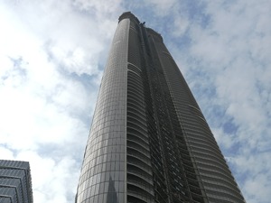 武汉绿地发声“华中第一高楼停工风波”：外立面完工时间变为明年