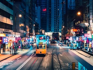 近10年来首次出现衰退，全年负增长几成定局！暴力旋涡冲击，香港的损失有多大？