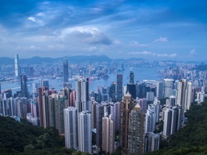 人民日报评论员：绝不允许任何人挑战“一国两制”原则底线