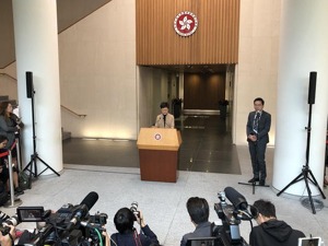 林郑月娥：非常希望和平解决香港理工大学暴力事件 已有约600人陆续离开校园