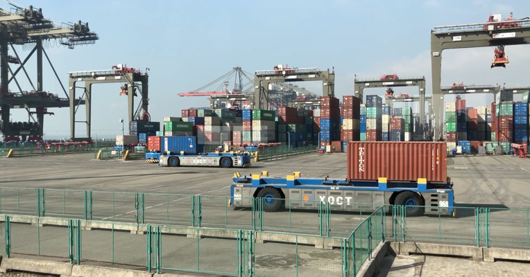 视频｜空无一人还能正常运作的码头 实地探访中国第一座全自动化码头！