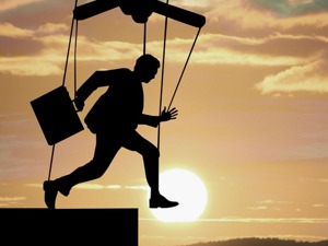 年底基金“砸盘季”，净值早砸早得益？基金经理对此表示……