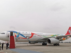 四川航空“成都大运号”成功首航 凸显大运元素