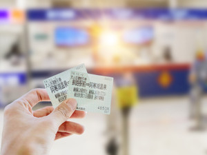 试水直播、还卖起火车票？拼多多：仅是服务插件 未打算作为正式独立业务推出