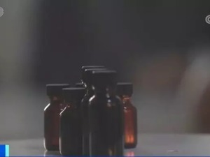 秘制"祖传药水"，一抹严重过敏！17万瓶假药现原形：成本不到1元，有人被骗60万！