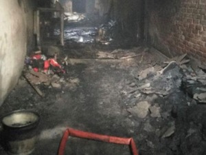 印度首都新德里一工厂发生大火 至少43人死亡