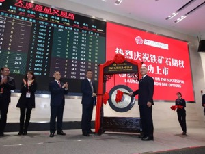 铁矿石期权上市首日大涨，主力合约逼近涨停，大商所"一全两通"构想变为现实