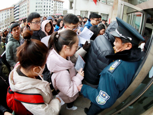 教育部：明年起艺术团测试成绩突出考生不再降分录取