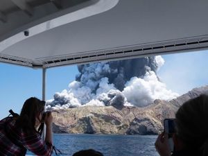 火山喷发致游客伤亡 新西兰小镇旅游业遭重创