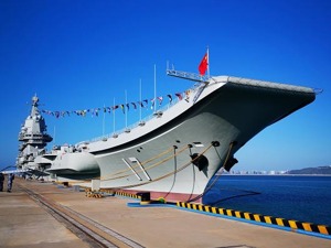 海军新闻发言人就山东舰命名、舷号、仪式举办地、技术性能等有关问题答记者问